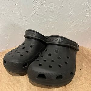 Black Crocs, women’s 6